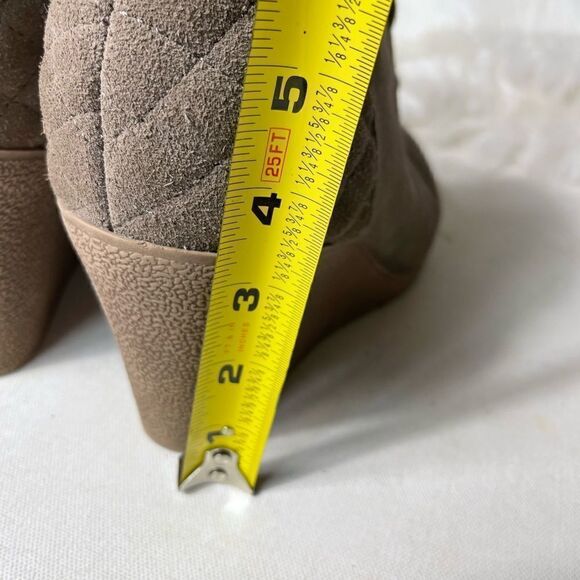 Mia Khaki suede lace wedge ankle boots quilted back side zipper size 11 - Picture 4 of 9